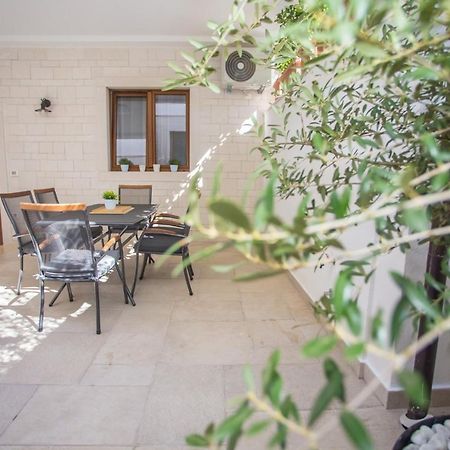 Holiday Home Camellia Poreč Kültér fotó