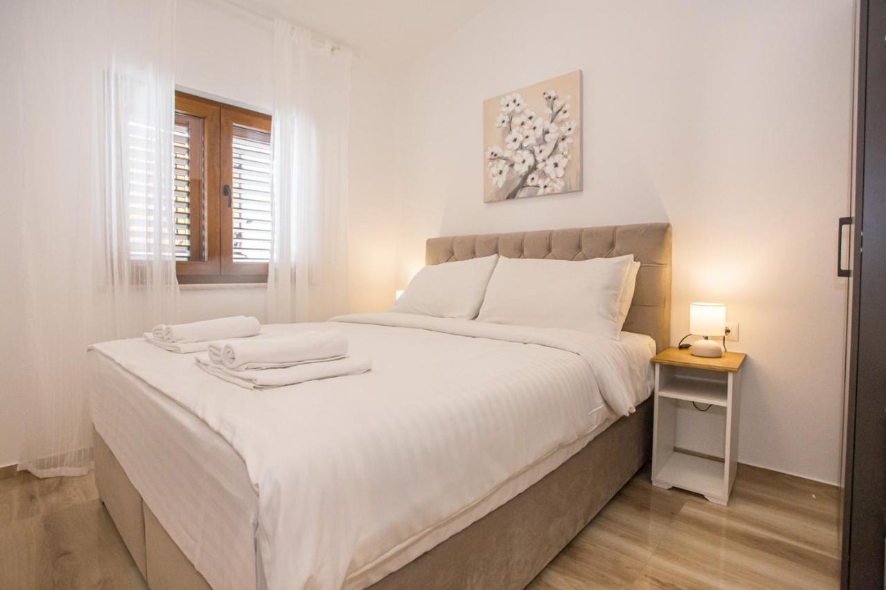 Holiday Home Camellia Poreč Kültér fotó
