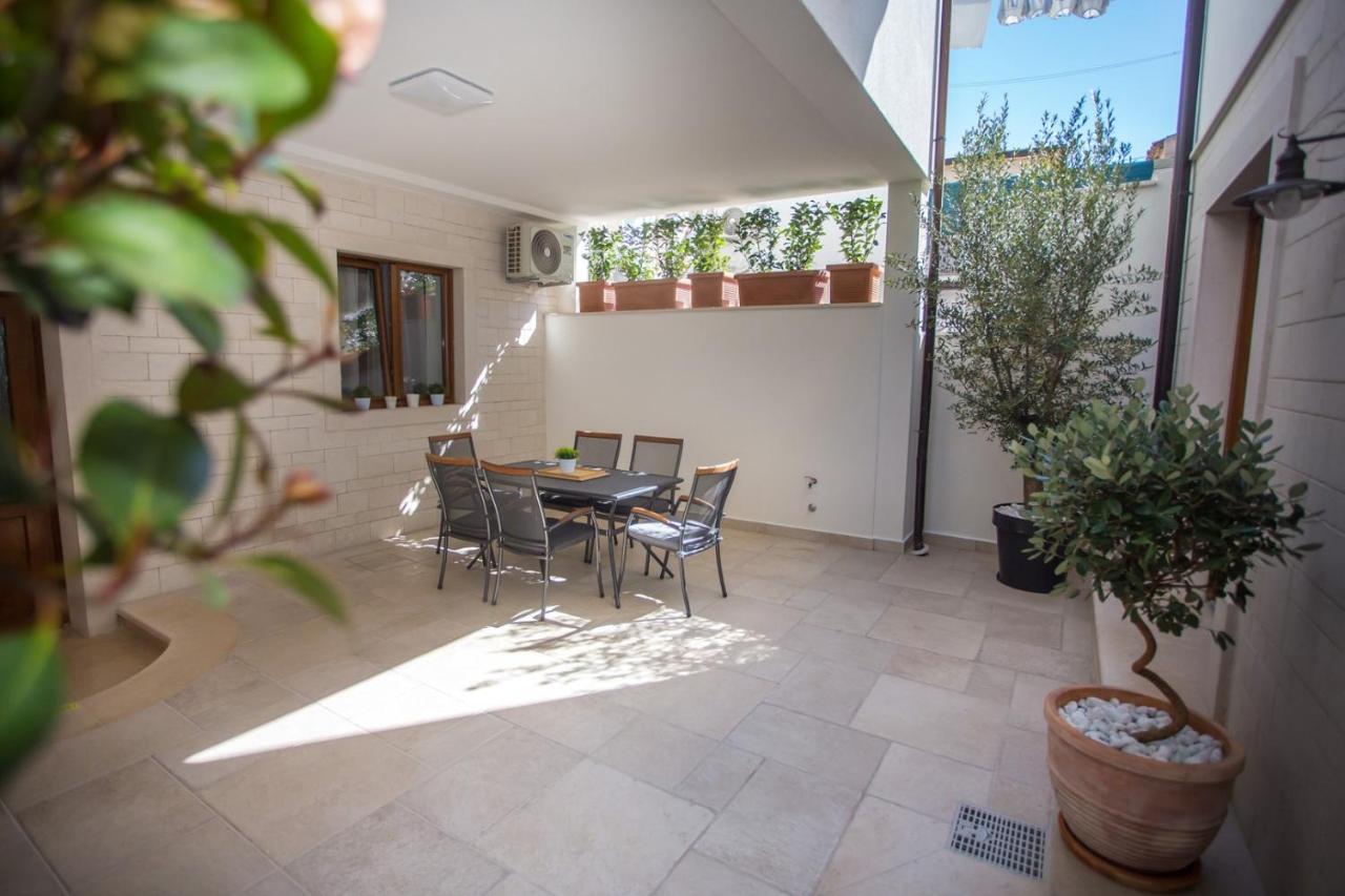 Holiday Home Camellia Poreč Kültér fotó
